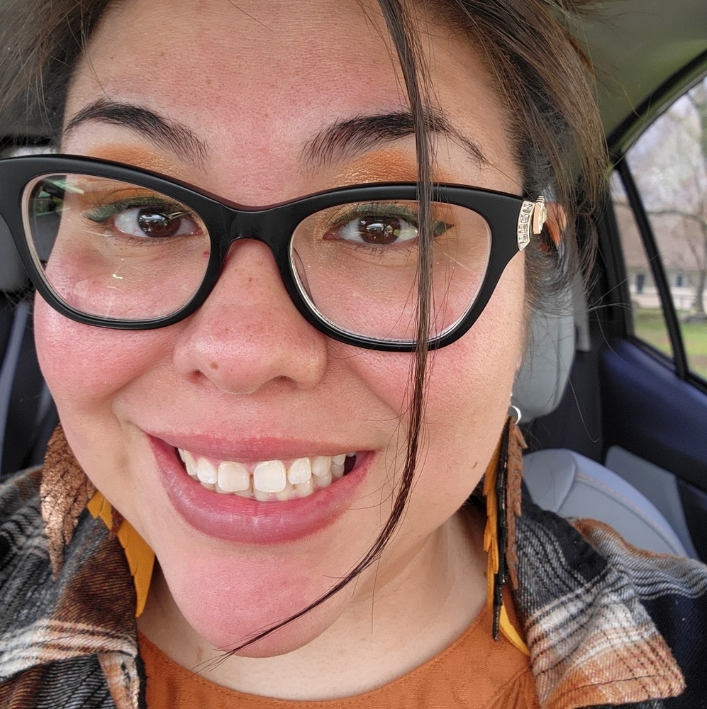 Meet your Posher, Casandra